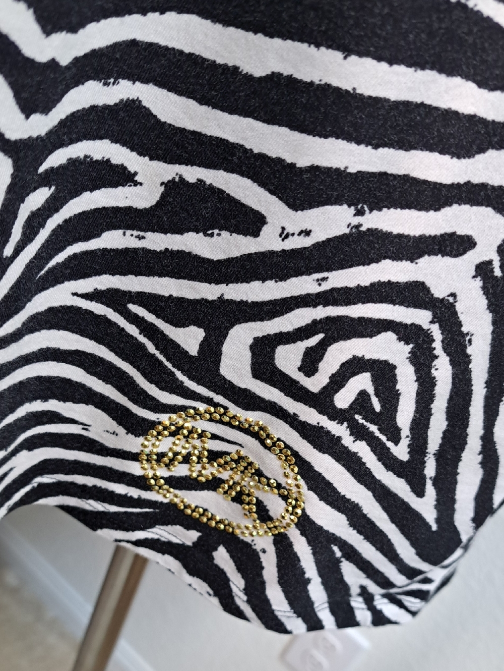MICHAEL Michael Kors Zebra Print Tees — Black/White & Beige/White XL Set of 2 - Picture 6 of 15